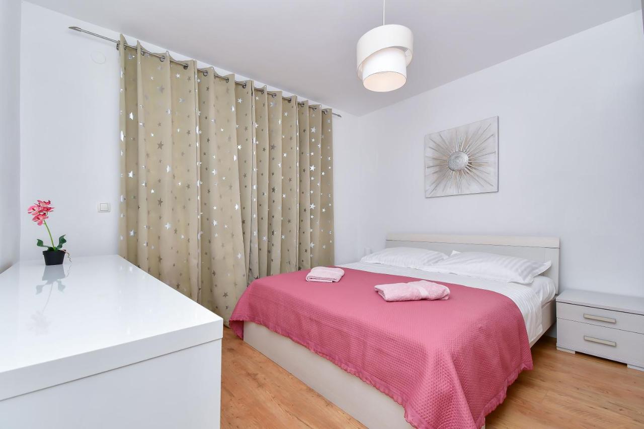 Apartment Ela Омиш Экстерьер фото