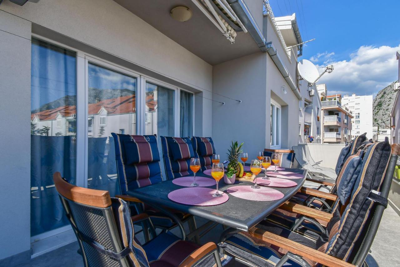 Apartment Ela Омиш Экстерьер фото