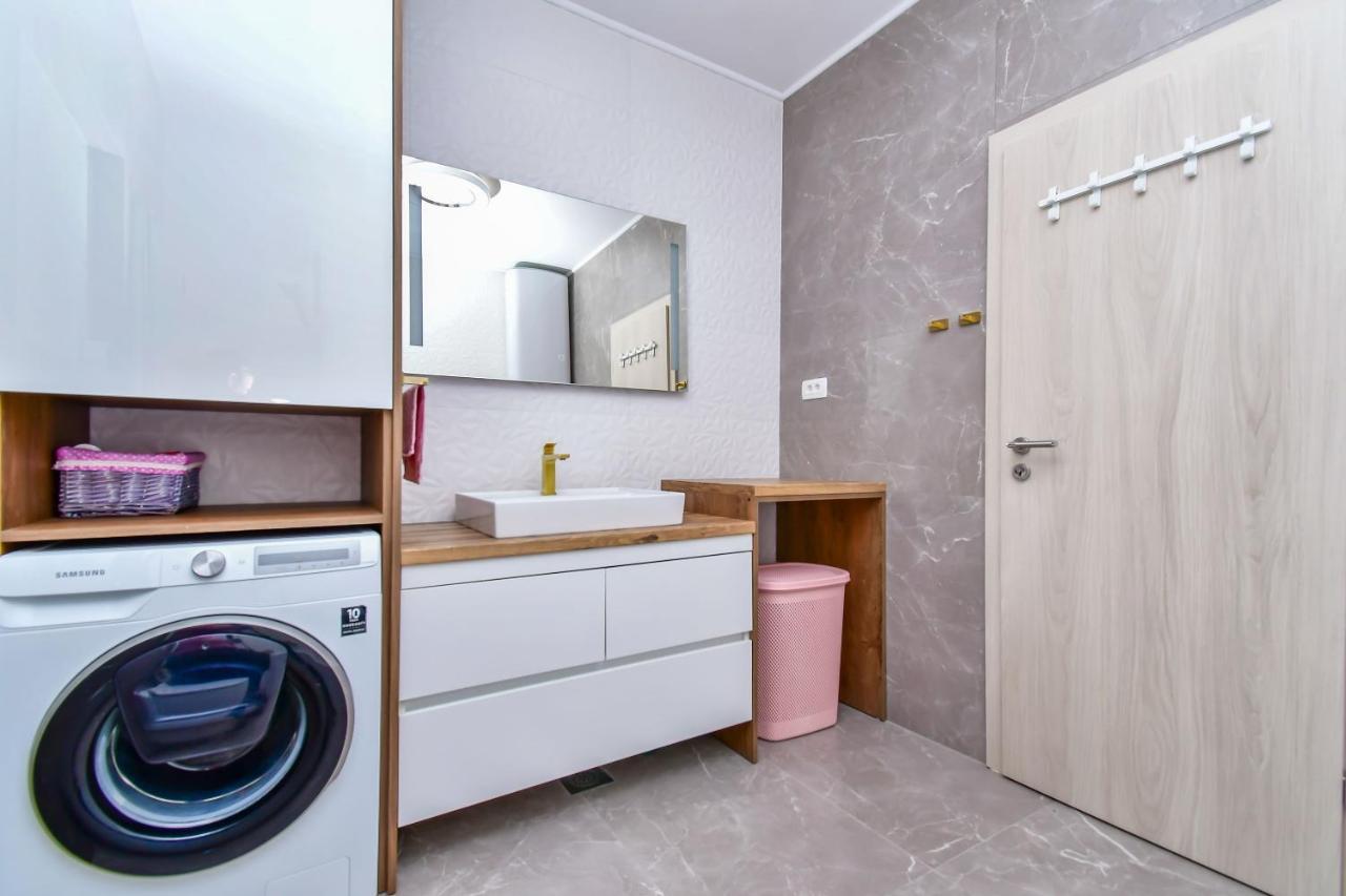 Apartment Ela Омиш Экстерьер фото