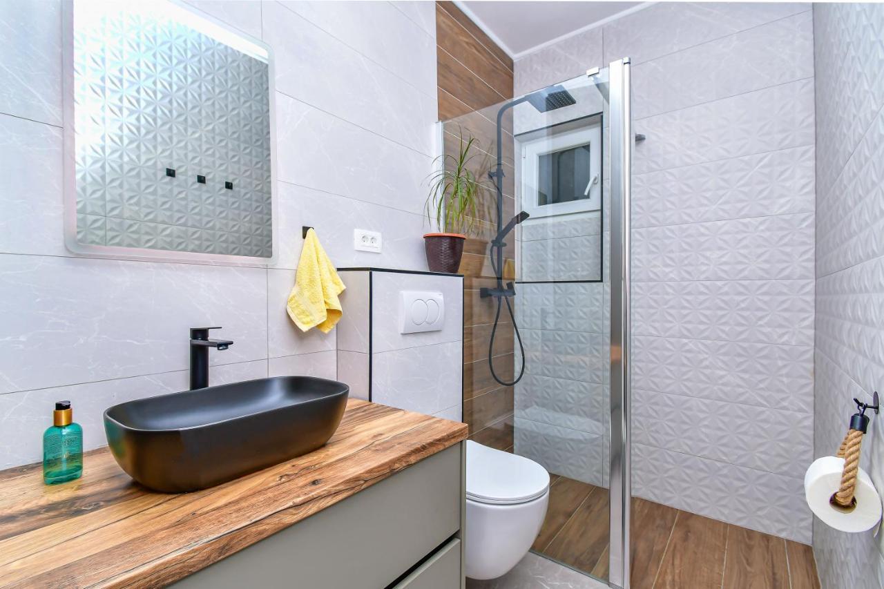 Apartment Ela Омиш Экстерьер фото