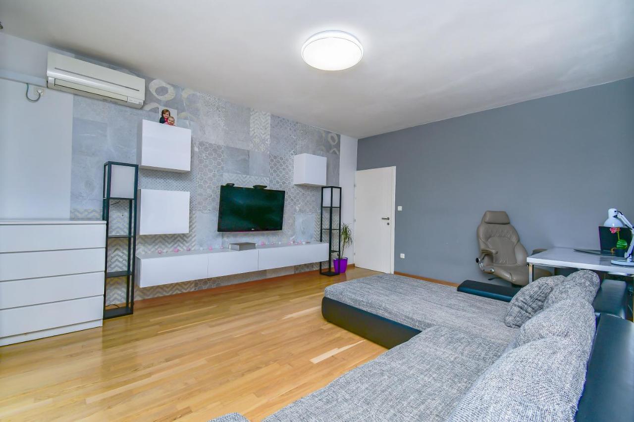 Apartment Ela Омиш Экстерьер фото